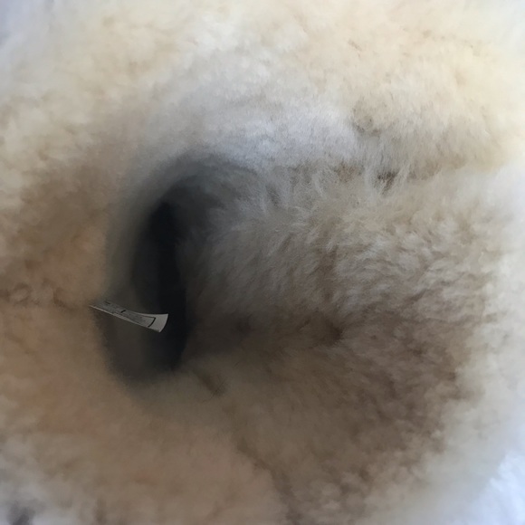 UGG kids’ bailey button - Picture 6 of 8